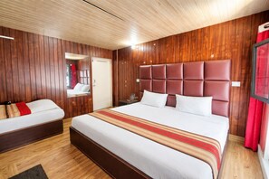 In-room safe, desk, soundproofing, free WiFi