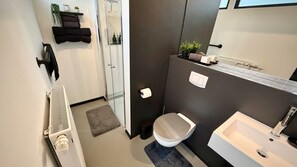 Doccia, asciugacapelli, asciugamani, sapone