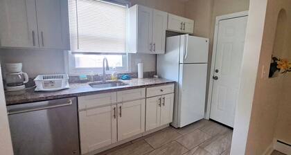 Spacious 2-bedroom apartment with WiFi, AC in charming Baltimore