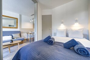 1 chambre, fer et planche à repasser, lit parapluie, draps fournis