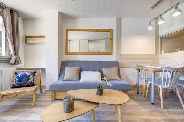 Dining - Cosy 2pax | CCenter | View | Parking | Bus station (Chamonix-Mont-Blanc)