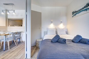 1 bedroom, iron/ironing board, travel crib, bed sheets