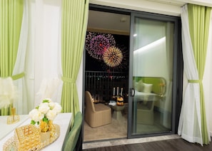 Deluxe Studio Balcony Mountain View | Balcony