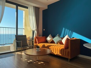 One-Bedroom Balcony Sea View | Vista desde la habitación