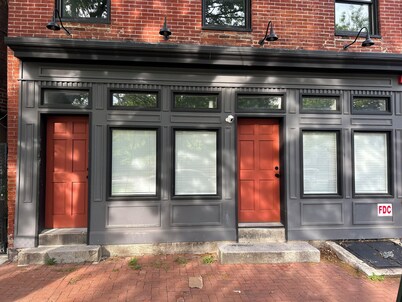 Charming 2-bedroom apartment in wonderful Baltimore with WiFi, AC