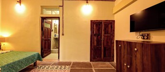 Villa 9 Para – Spacious 2BHK Garden Retreat Family-Friendly Stay - 6 Pax