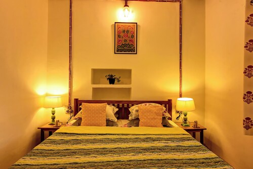 Villa 9 Para – Spacious 2BHK Garden Retreat Family-Friendly Stay - 6 Pax