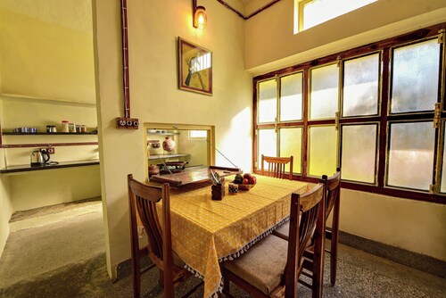 Villa 9 Para – Spacious 2BHK Garden Retreat Family-Friendly Stay - 6 Pax
