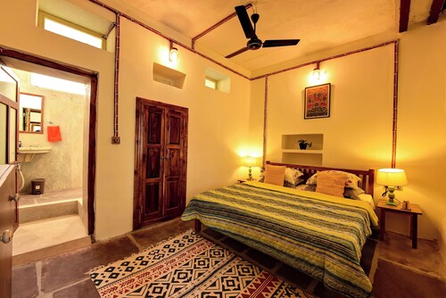 Villa 9 Para – Spacious 2BHK Garden Retreat Family-Friendly Stay - 6 Pax