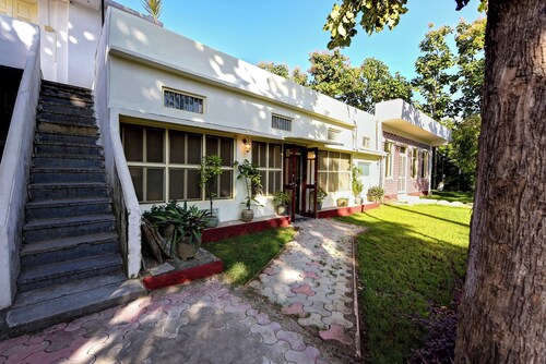 Villa 9 Para – Spacious 2BHK Garden Retreat Family-Friendly Stay - 6 Pax