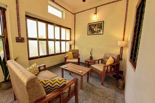 Villa 9 Para – Spacious 2BHK Garden Retreat Family-Friendly Stay - 6 Pax