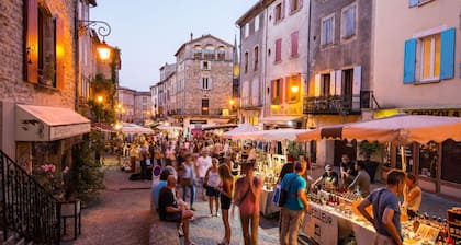 Cozy, spacious studio / loft in charming Les Vans. Monts d'Ardèche natural park.