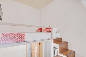 Standard Double Room | Desk, free WiFi, bed sheets - Hotel O Helloroom Bangka (Jakarta)