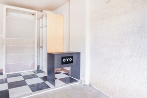 Reception - Hotel O Helloroom Bangka (Jakarta)