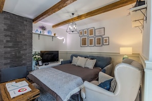 A bedroom with a bed, a TV, a desk, a chair, and a lamp. - Balchill House With Sauna And Jacuzzi (Balatonszepezd)