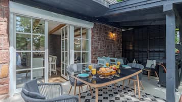 Standard House, Multiple Bedrooms (BalChill House With Sauna And Jacuzzi) | Outdoor dining