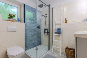 Hus – standard, flere soverom (BalChill House With Sauna And Jacuzzi) | Bad | Dusj, hårføner, håndklær og såpe
