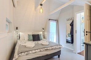Standard House, Multiple Bedrooms (BalChill House With Sauna And Jacuzzi) | 2 bedrooms, laptop workspace, iron/ironing board, free WiFi - Balchill House With Sauna And Jacuzzi (Balatonszepezd)