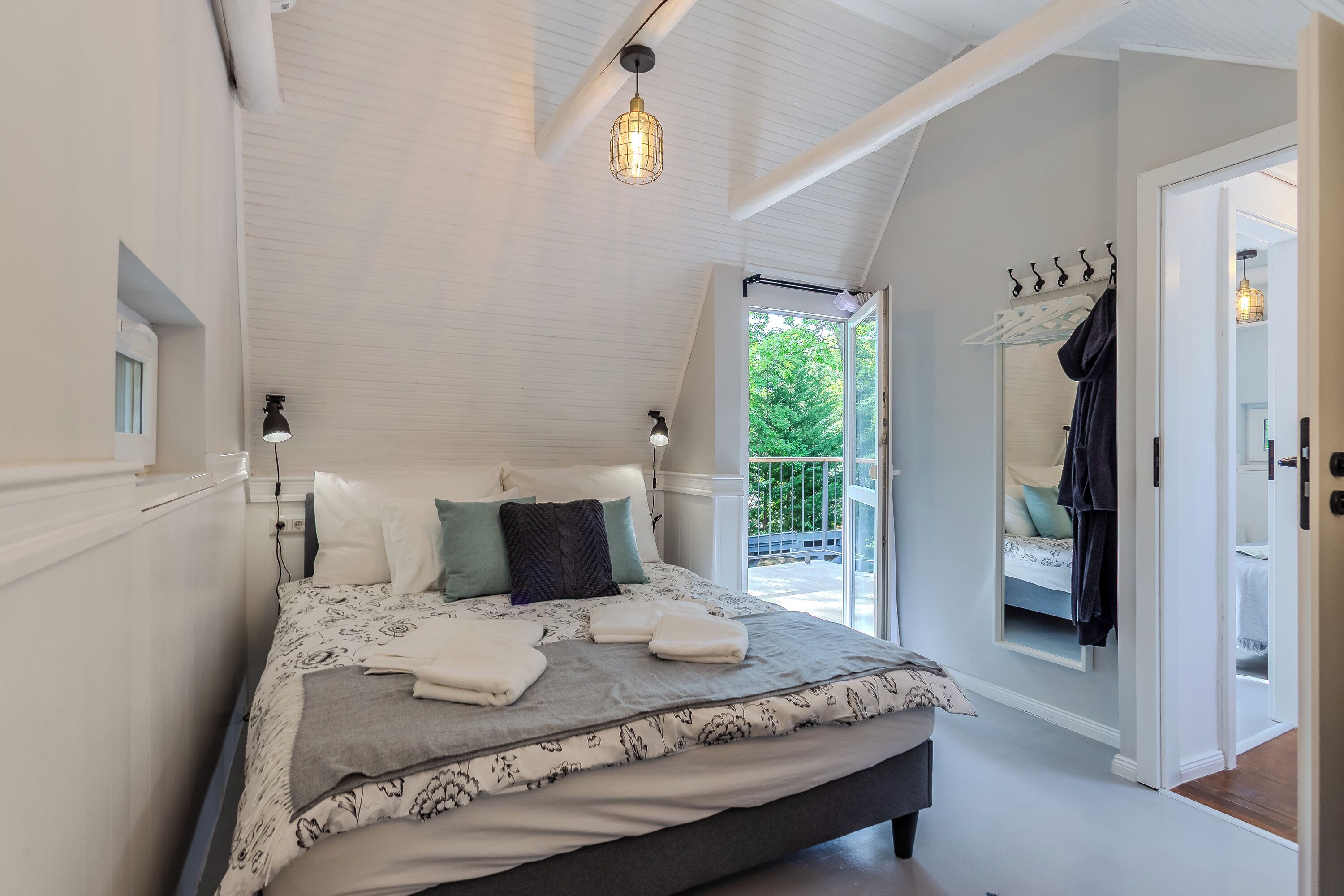 Standaard huis, meerdere slaapkamers (BalChill House With Sauna And Jacuzzi) | 2 slaapkamers, een laptopwerkplek, een strijkplank/strijkijzer