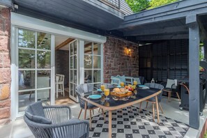 Outdoor dining - Balchill House With Sauna And Jacuzzi (Balatonszepezd)