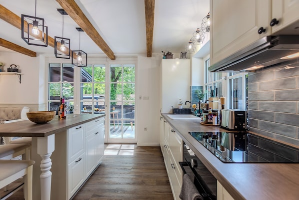 Hus Standard - 2 sovrum (BalChill House With Sauna And Jacuzzi) | Eget kök | Kylskåp, mikrovågsugn, ugn och spishäll