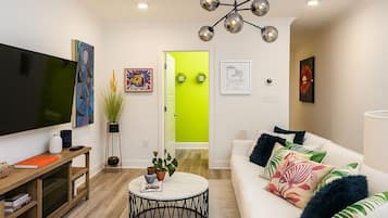 Smart TV, fireplace, books, stereo