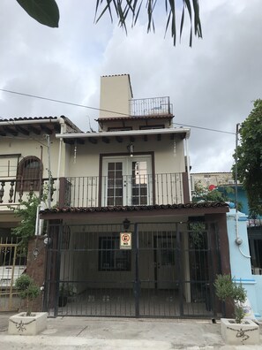 Exterior detail - 2-bedroom house in charming Puerto Vallarta with WiFi, AC (Puerto Vallarta)