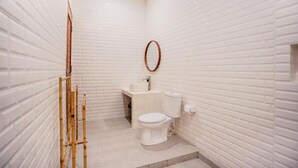 Deluxe Double Room | Bathroom - Pondok Yogi Guest House Canggu (Kabupaten Badung)