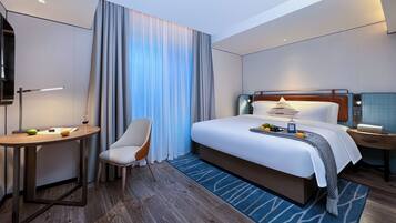 Bureau, espace de travail pour ordinateur portable, Wi-Fi gratuit