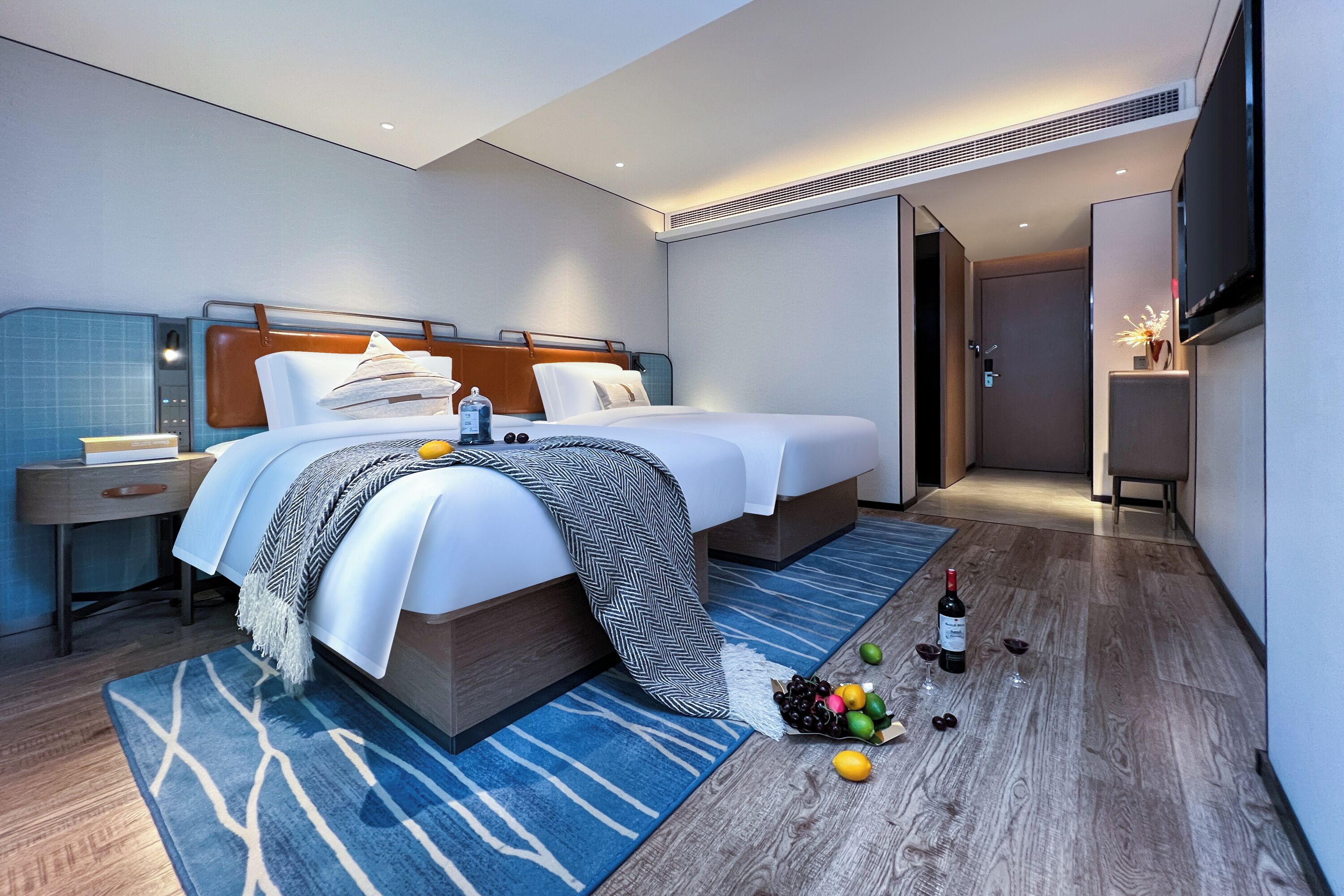 Escritorio, espacio para trabajar con laptop y wifi gratis 