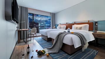 Business-Doppelzimmer, Blick auf den Innenhof | Schreibtisch, laptopgeeigneter Arbeitsplatz, kostenloses WLAN