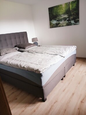 1 bedroom, bed sheets