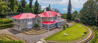 อมา สเตย์ แอนด์ เทรลส์ อดัมบารี การ์เดนส์ กาลิมปง