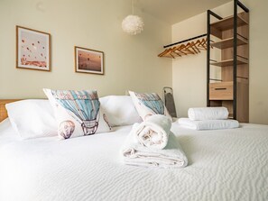 1 bedroom, iron/ironing board, internet, bed sheets