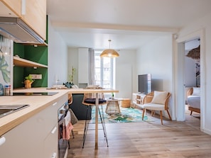 Fridge, microwave, oven, coffee/tea maker