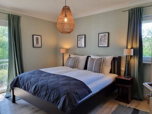 3 bedrooms, bed sheets