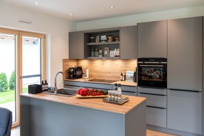 Refrigerador, microondas, horno, placa de cocina