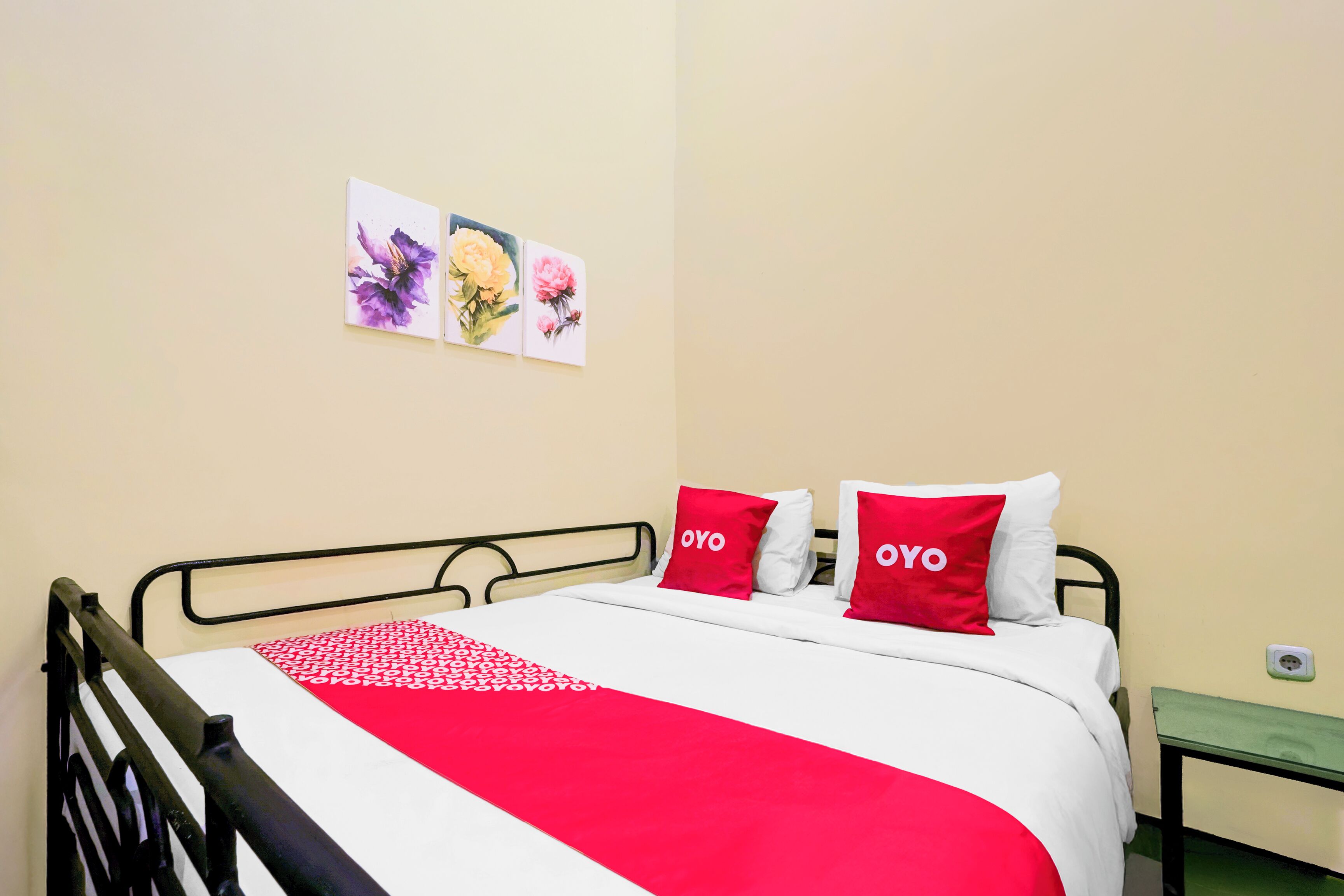 Free WiFi, bed sheets