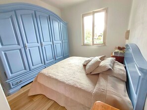 1 bedroom, iron/ironing board, free WiFi