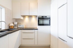 Fridge, microwave, oven, stovetop - Apartment in Blankenberge with Sea Views (Blankenberge)