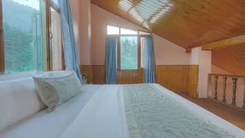 Comfort Room | Free WiFi, bed sheets