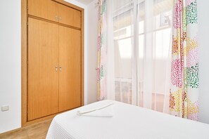 2 sovrum, strykjärn/strykbräda, gratis wi-fi och sängkläder