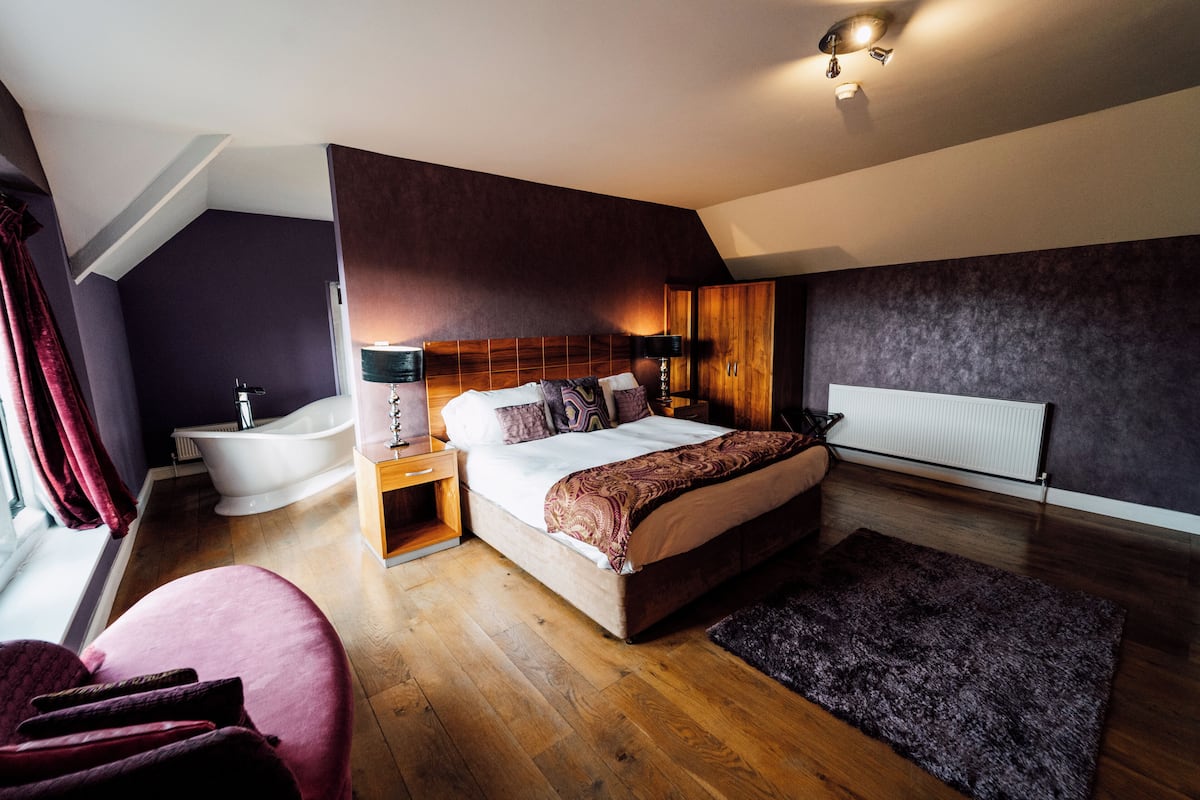 Studiosviitti, näköala mäelle | Allergiatestatut vuodevaatteet, yksilöllisesti sisustettu