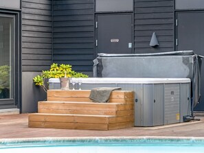 Baignoire à remous extérieure