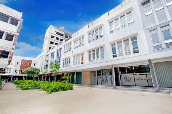 Hotel O Mega Inn Guest House - Tegal