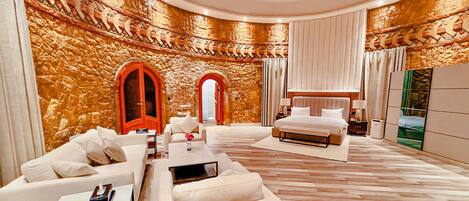 Minibar, escritorio, tabla de planchar con plancha y wifi gratis