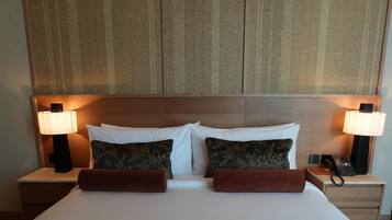 Perhestudiosviitti, 2 makuuhuonetta, merinäköala | Minibaari, tallelokero huoneessa, pimennysverhot, äänieristys