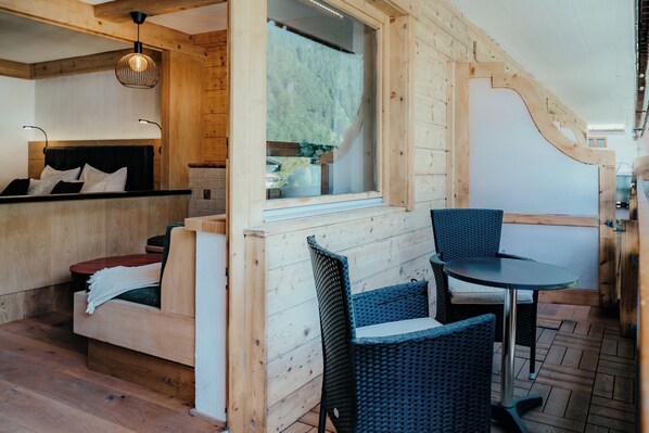 Deluxe Room, Balcony | Free WiFi