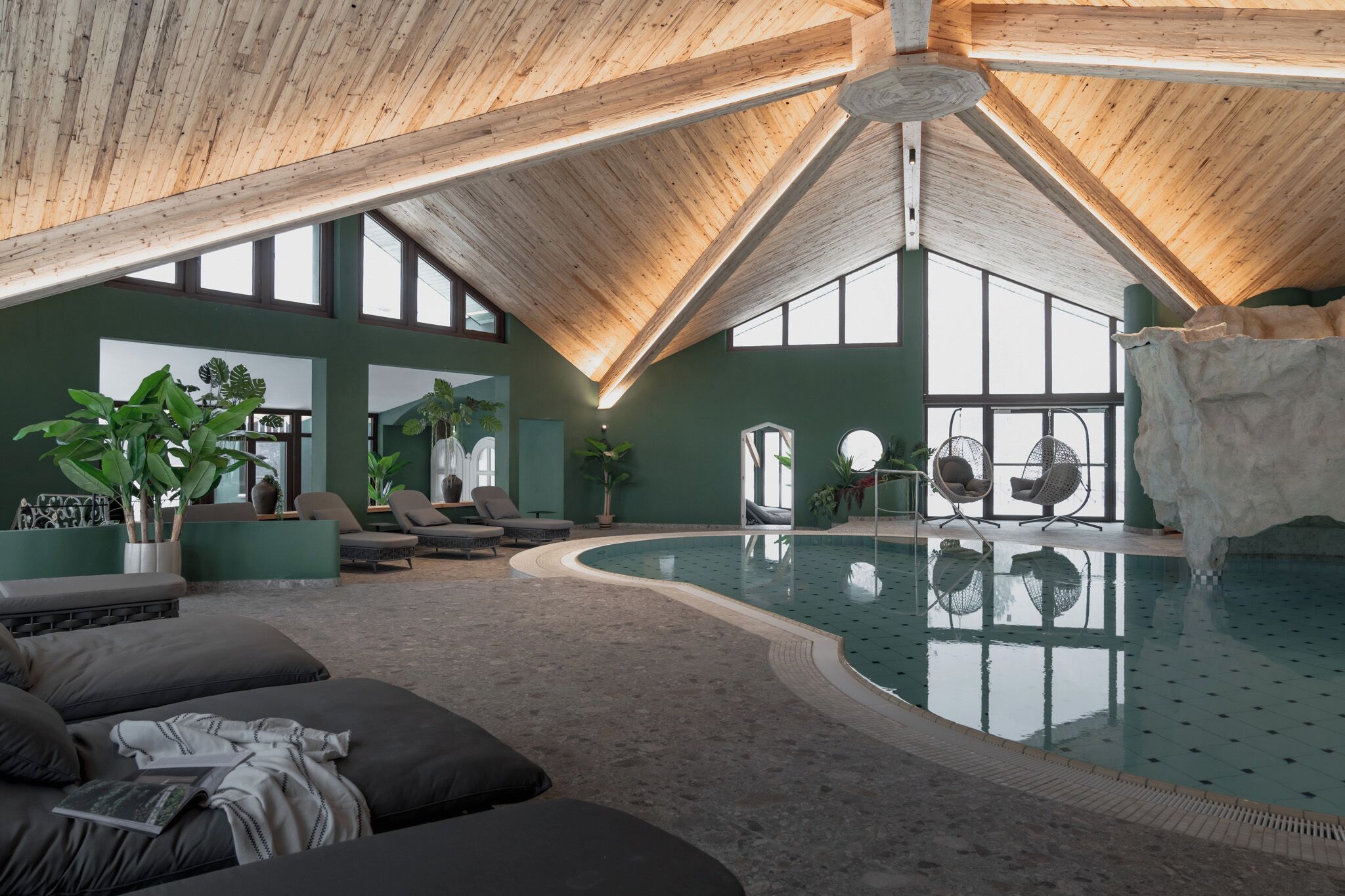 2 piscines couvertes, piscine extérieure (ouverte en saison)