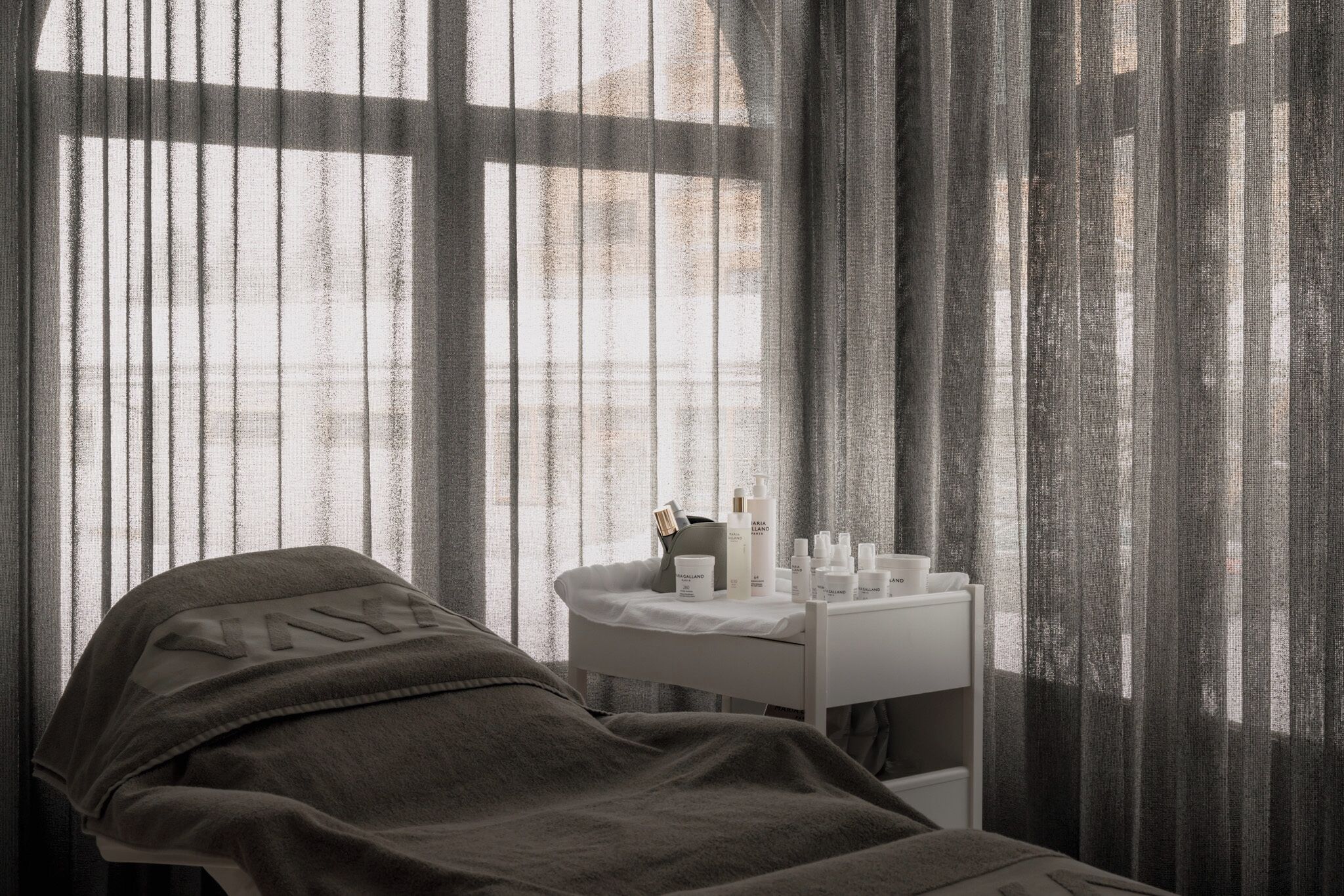 사우나, 온수 욕조, 스팀룸, 핫스톤 마사지, 5 개의 트리트먼트룸, 마사지 서비 스